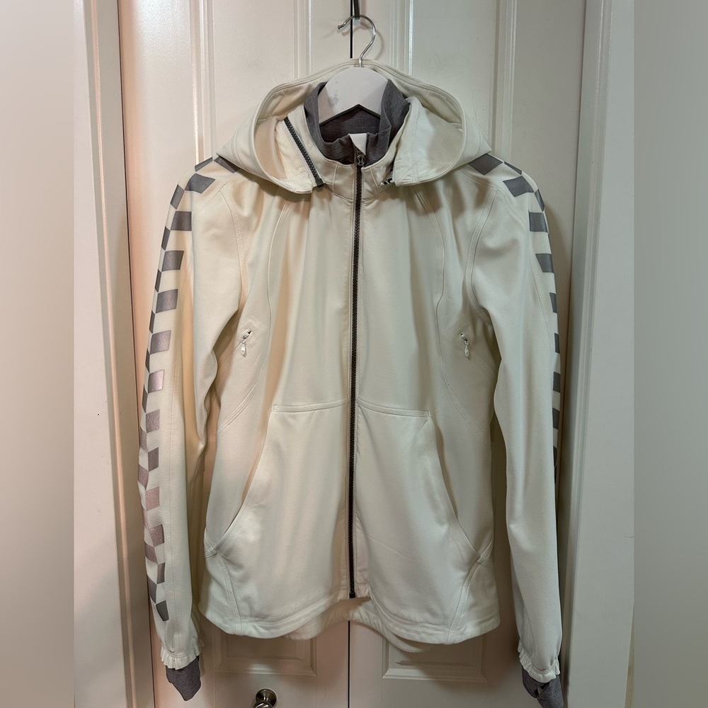 Lululemon Women's Feelin’ Frosty Ivory Jacket With Reflective Sleeves | Size 8